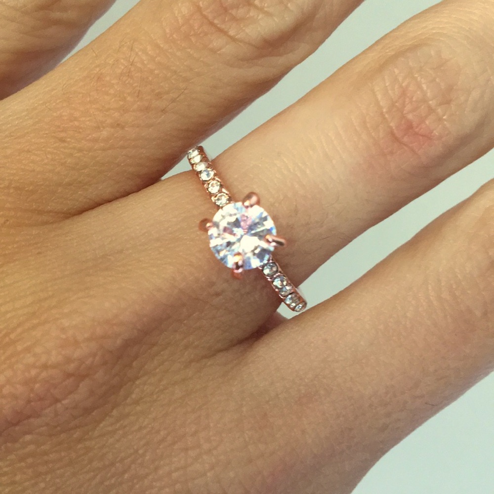 ❤️Gorgeous Gold plated solitaire ring with Pavé Size 6.5 - Picture 1 of 3